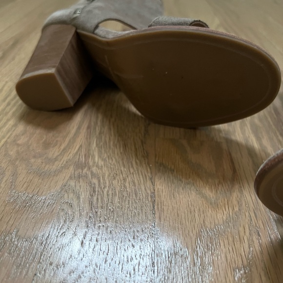 Dolce Vita Side Zipper Bootie - Picture 3 of 4